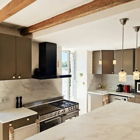 House And Playful Barn * Verrieres (Vienne)