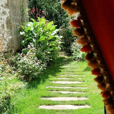 House And Playful Barn * Verrieres (Vienne)