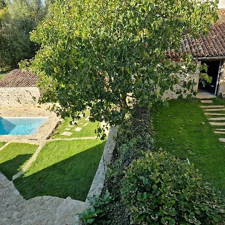 Дом отдыха House And Playful Barn Verrieres (Vienne)