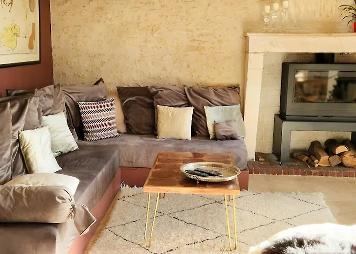 House And Playful Barn Verrieres (Vienne)