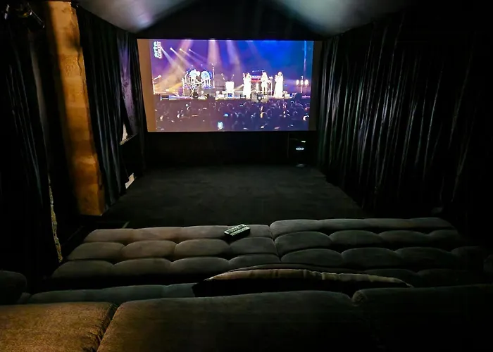 House And Playful Barn بيت للعطل