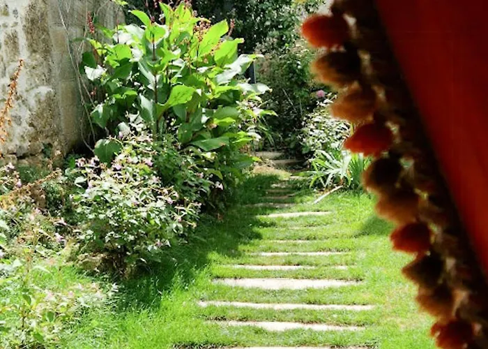 House And Playful Barn * Verrieres (Vienne)