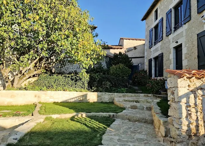 House And Playful Barn بيت للعطل Verrieres (Vienne)