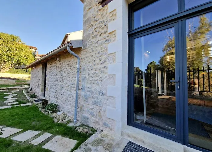 Сasa de vacaciones House And Playful Barn Verrieres (Vienne)